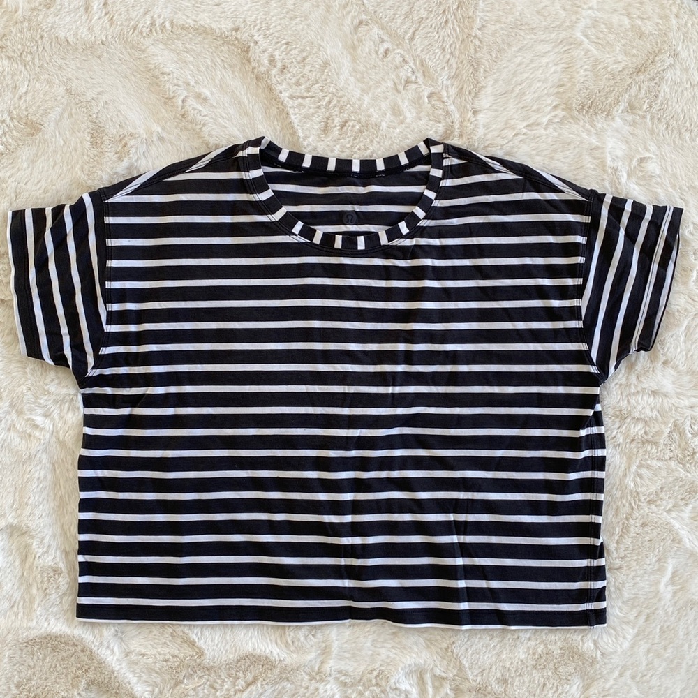 ❤️ Lululemon Cates Tee Size 6 Short Sleeve Black White Stripe